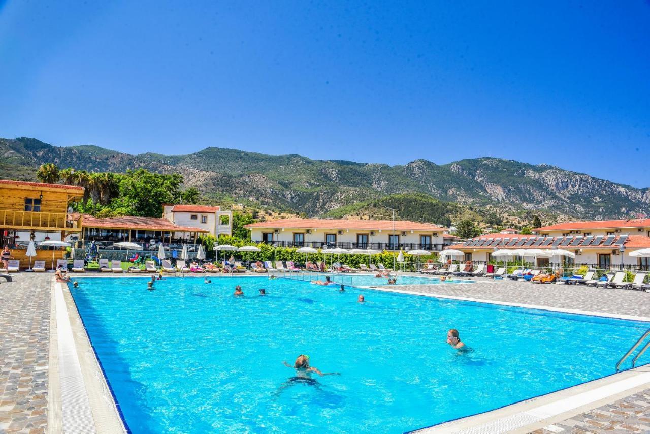 RIVERSIDE HOTEL&Pools&Beach Club Krini Exterior foto